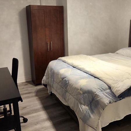 2 Bedrooms 2 Washrooms 2 Parking Spots Basement Apartment Newmarket Exteriör bild