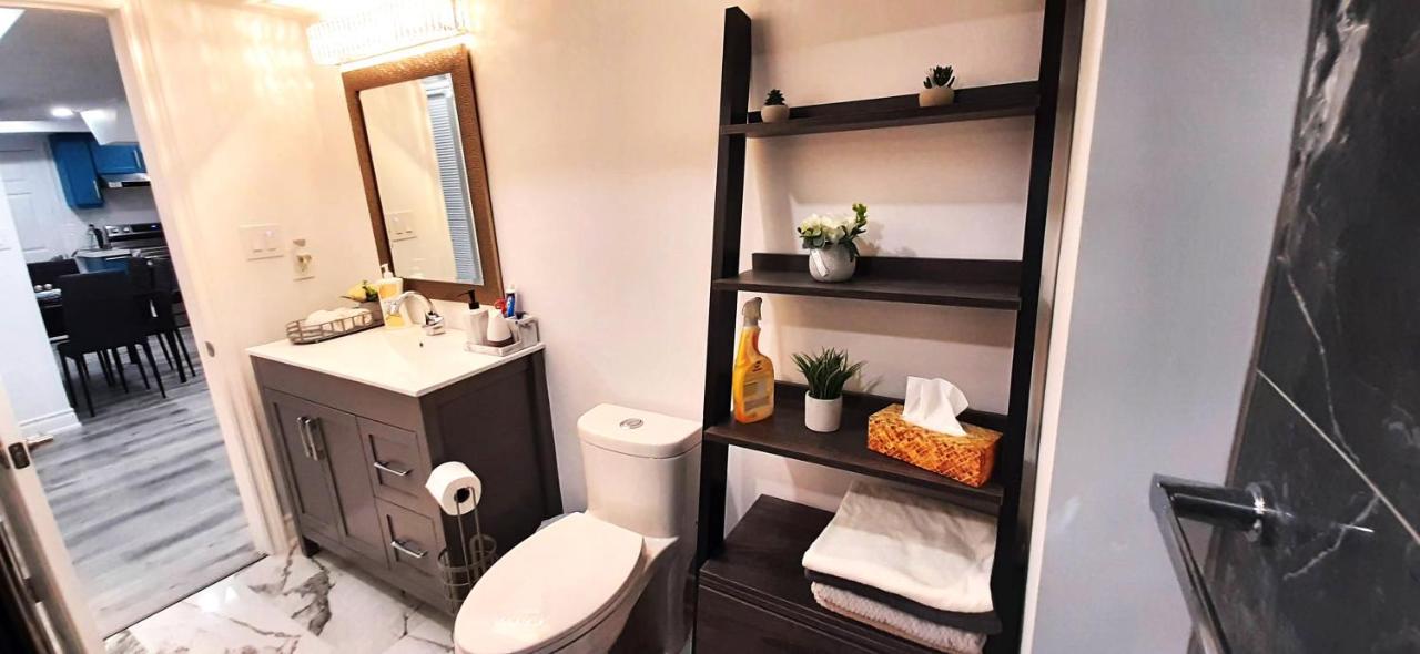 2 Bedrooms 2 Washrooms 2 Parking Spots Basement Apartment Newmarket Exteriör bild