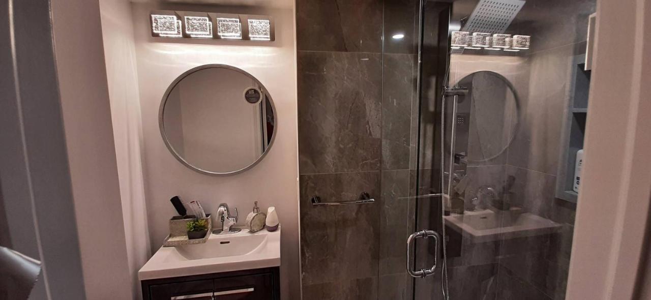 2 Bedrooms 2 Washrooms 2 Parking Spots Basement Apartment Newmarket Exteriör bild