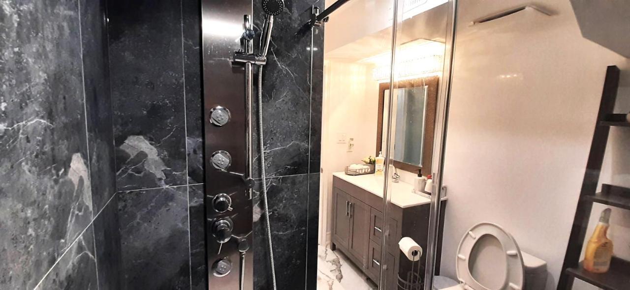 2 Bedrooms 2 Washrooms 2 Parking Spots Basement Apartment Newmarket Exteriör bild