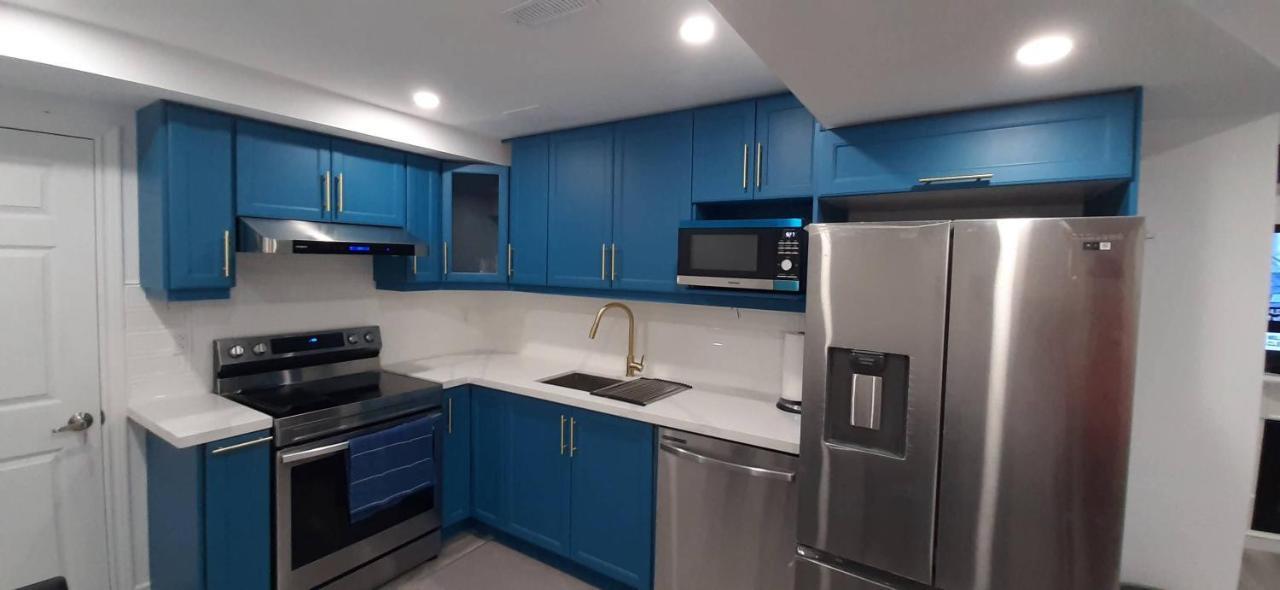 2 Bedrooms 2 Washrooms 2 Parking Spots Basement Apartment Newmarket Exteriör bild