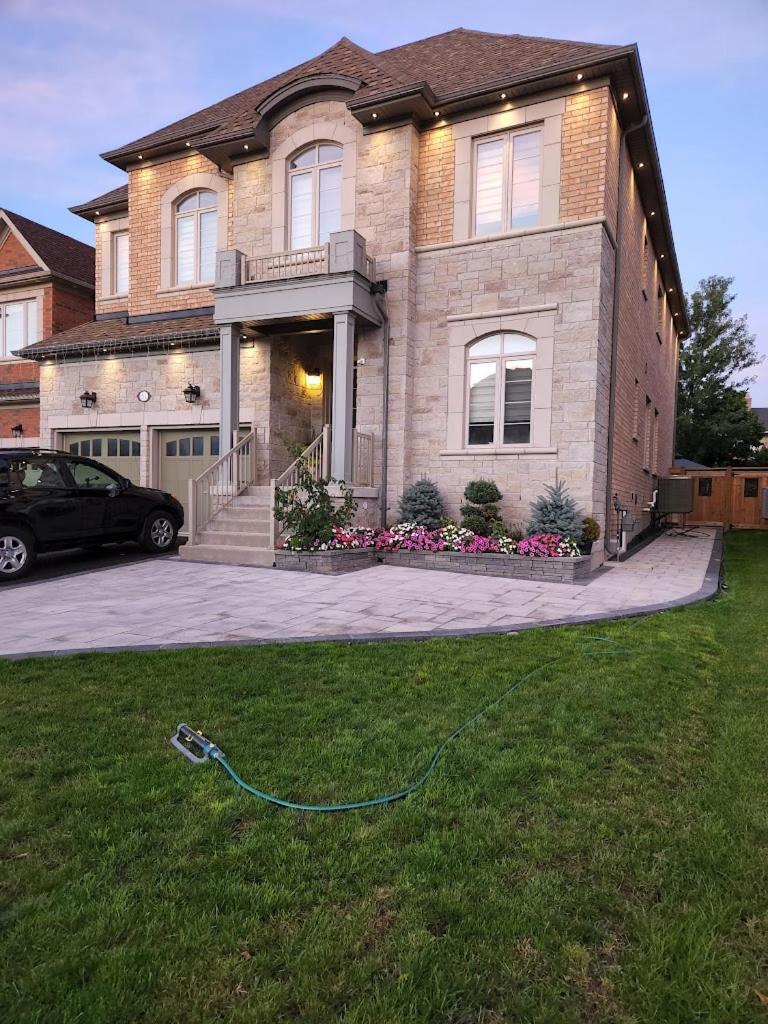 2 Bedrooms 2 Washrooms 2 Parking Spots Basement Apartment Newmarket Exteriör bild