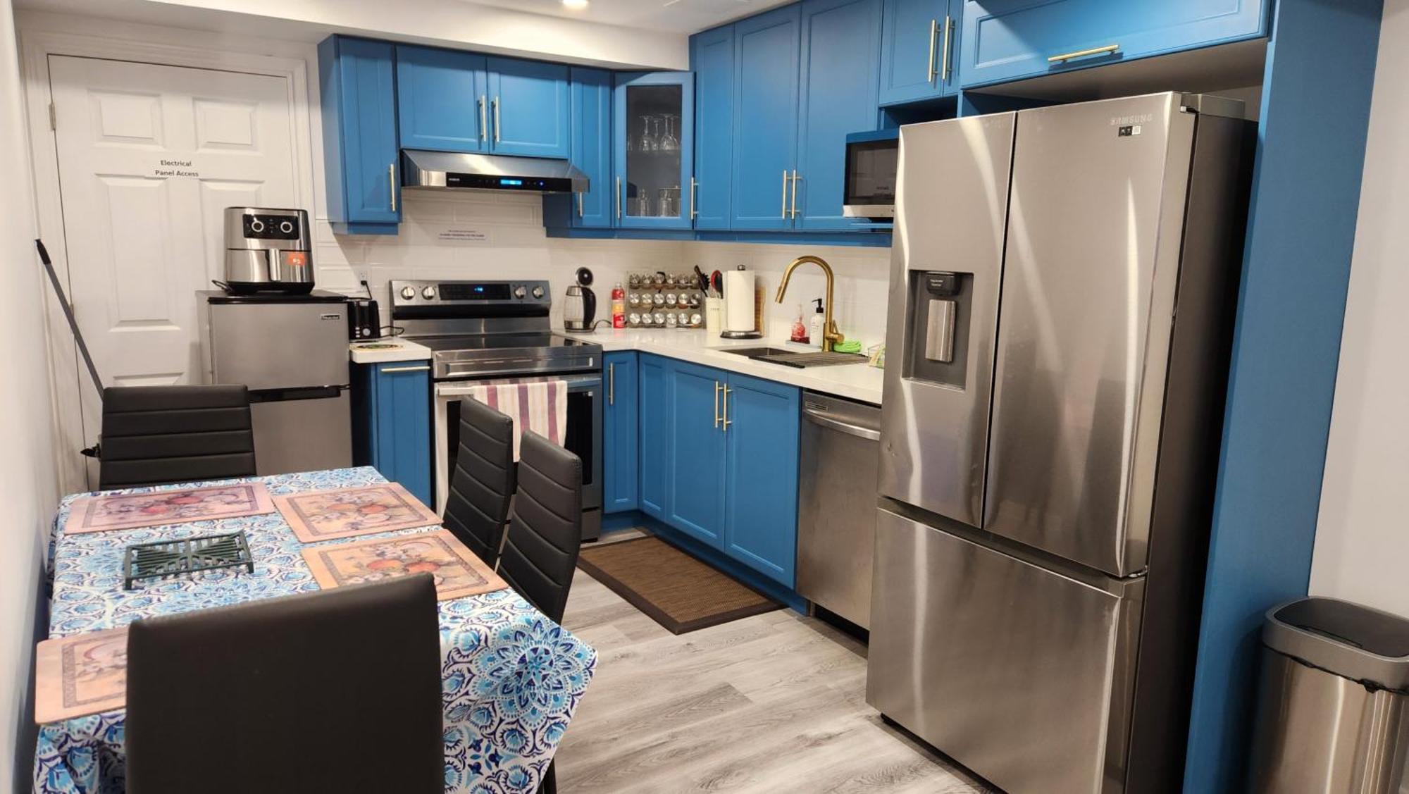 2 Bedrooms 2 Washrooms 2 Parking Spots Basement Apartment Newmarket Exteriör bild